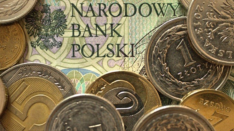 Poland_zloty_and_central_bank_140722.jpg