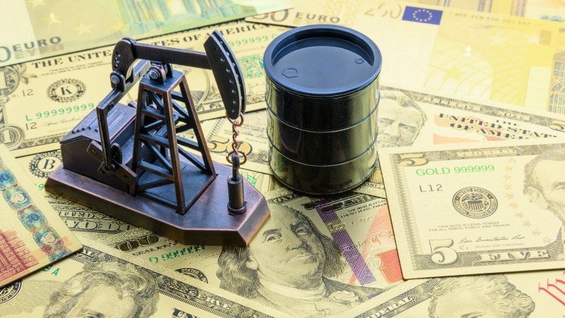 Dollar_and_oil_290921.jpg