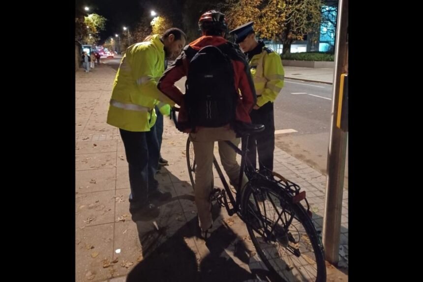 oxford-police-stopping-cyclists-no-lights.jpg